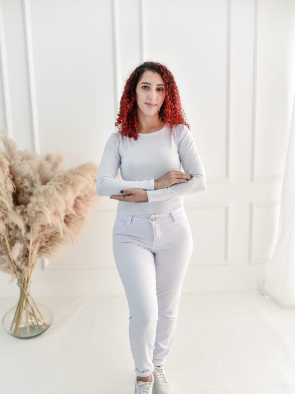 Calça Skinny Feminina Jeans com Lycra e Bolso Bordado