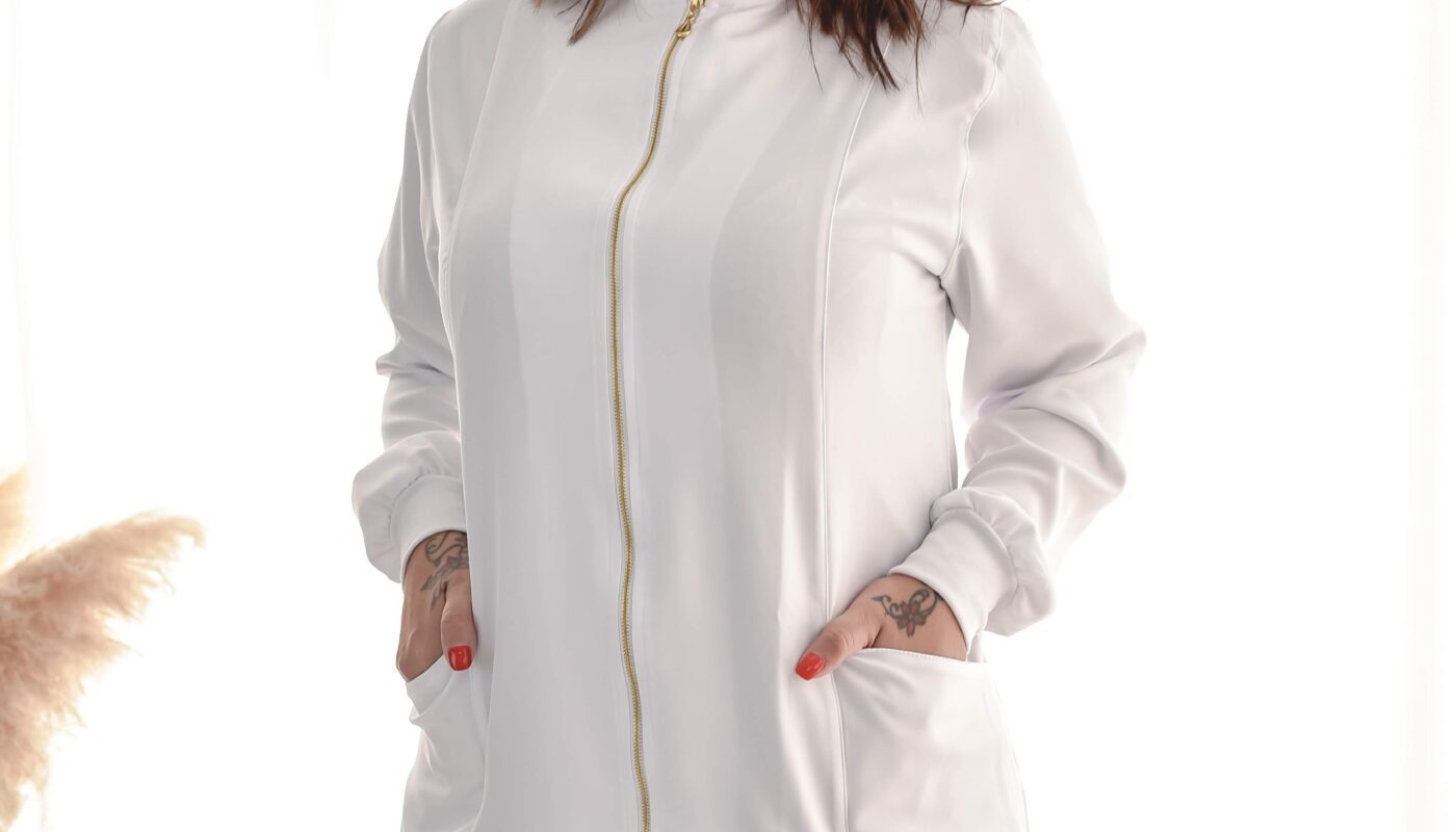 Jaleco Manga Longa Feminino em Gabardine Gola Padre com Punho e Zíper Dubai