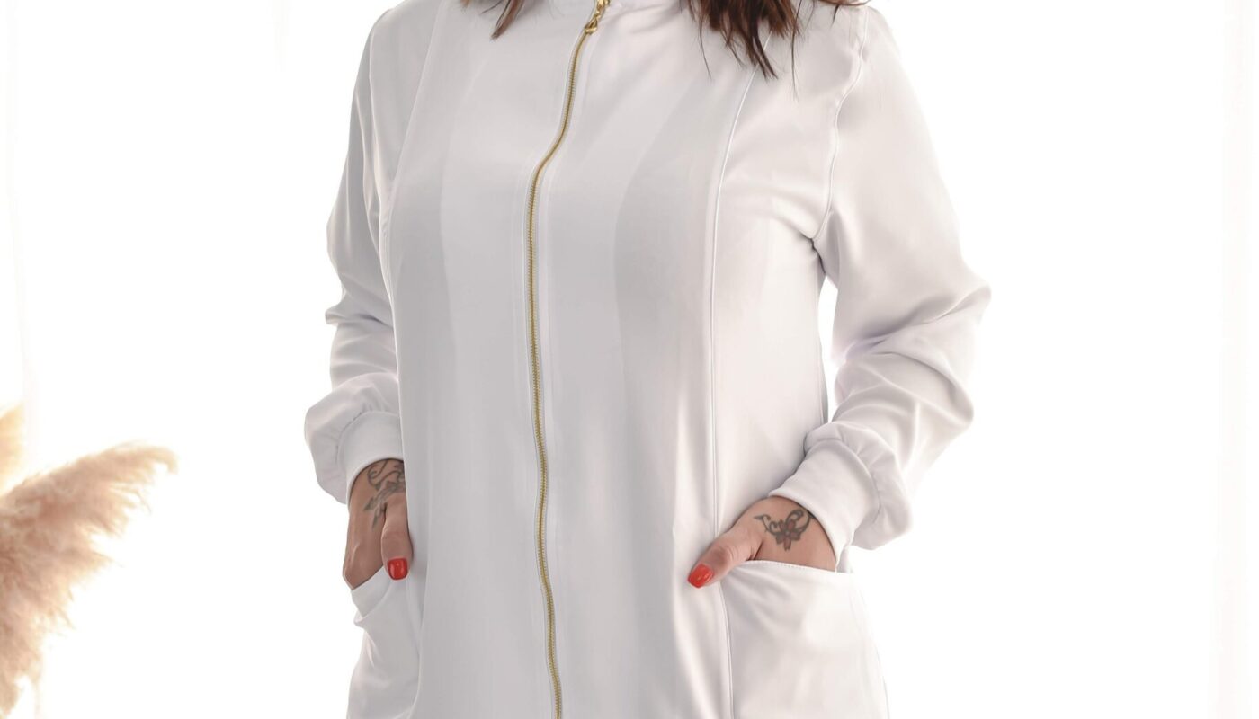 Jaleco Manga Longa Feminino em Gabardine Gola Padre com Punho e Zíper Dubai