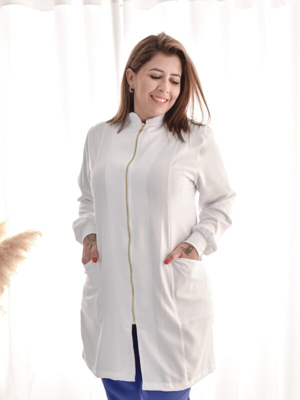 Jaleco Manga Longa Feminino em Gabardine Gola Padre com Punho e Zíper Dubai
