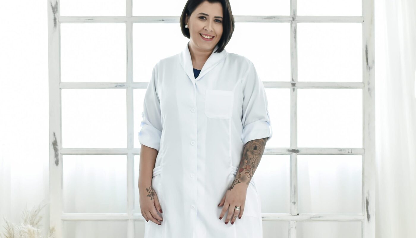 Jaleco Manga Longa Feminino em Gabardine com Detalhes Trançados Noruega