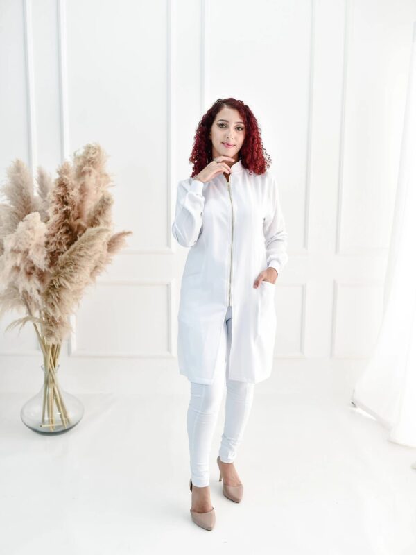 Jaleco Manga Longa Feminino em Gabardine Gola Padre com Punho e Zíper Dubai