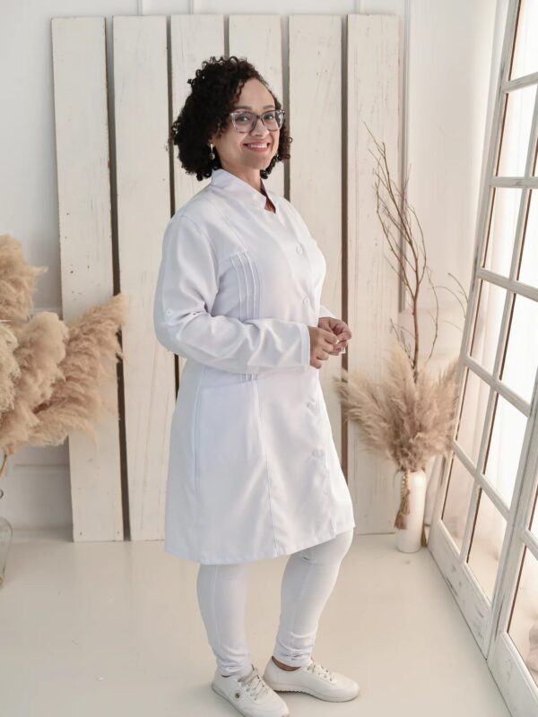 Jaleco Manga Longa Feminino em Gabardine Gola Padre sem Punho