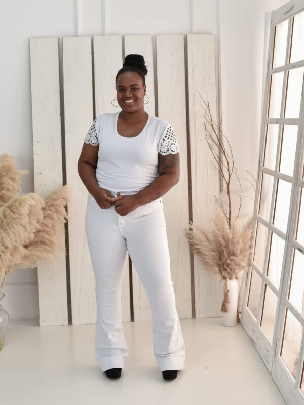 Calça Flare Feminina Jeans com Lycra Lisa Plus