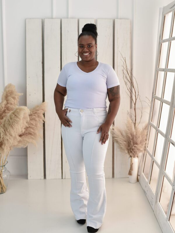 Calça Flare Feminina Jeans com Lycra Nervura Plus