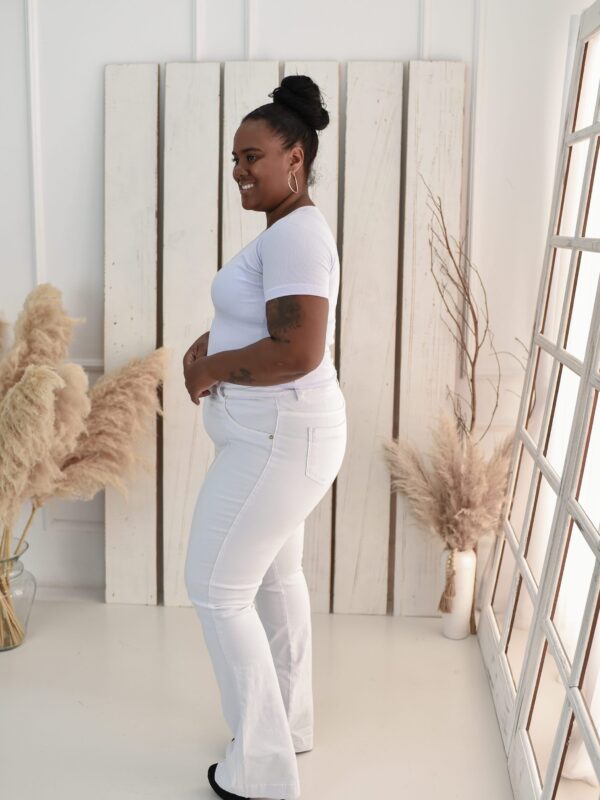 Calça Flare Feminina Jeans com Lycra Nervura Plus