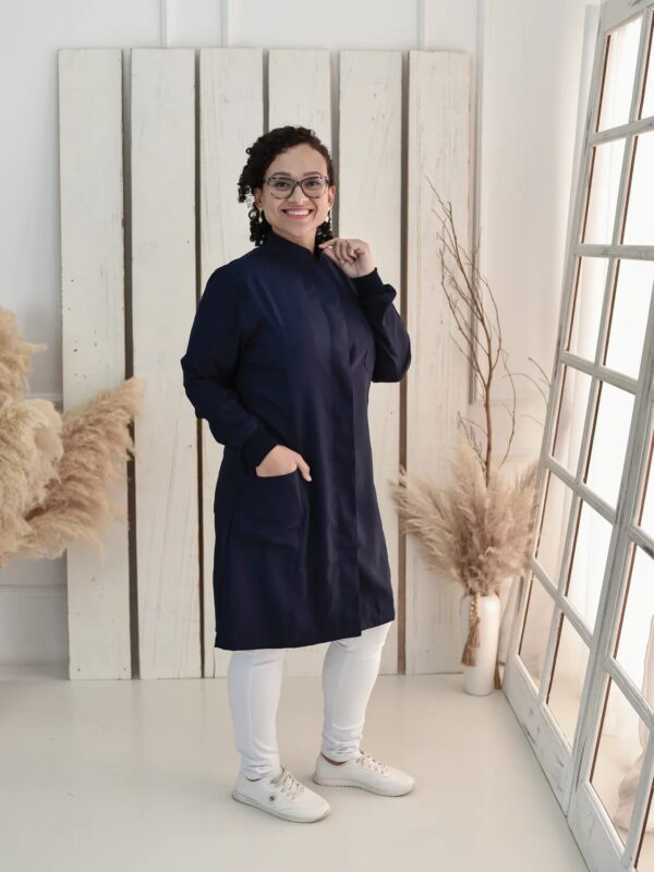 Jaleco Manga Longa Feminino em Gabardine Gola Padre e Punho Austrália