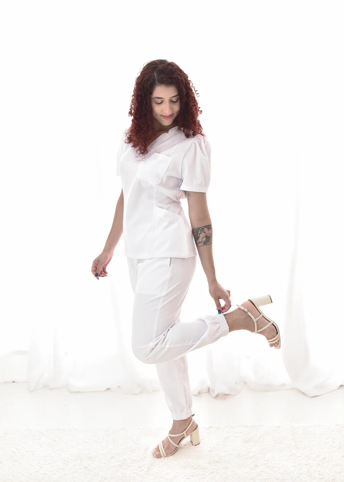 Pijama Cirúrgico Manga Curta Feminino em Gabardine com Stretch Jogger Dinamarca
