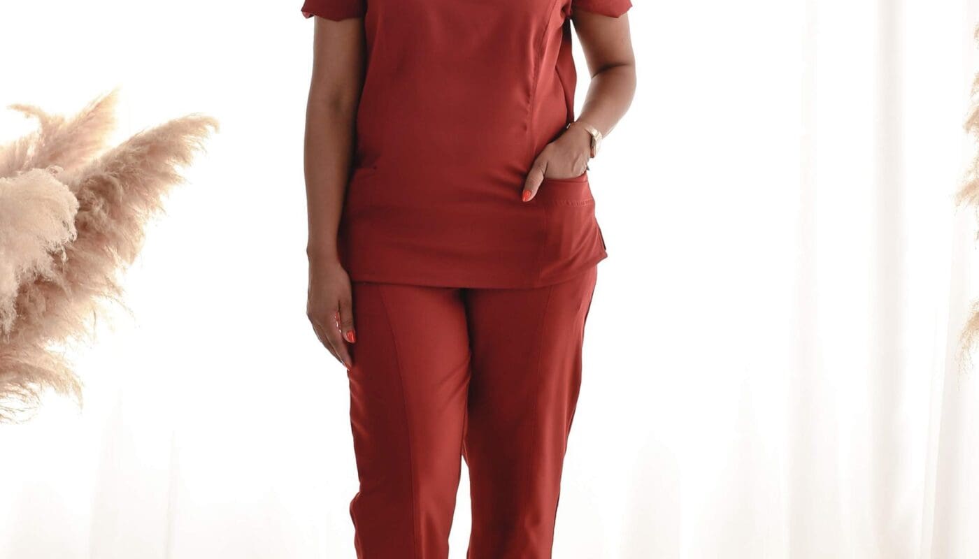 Pijama Cirúrgico Manga Curta Feminino em Gabardine Gola V (709/708)