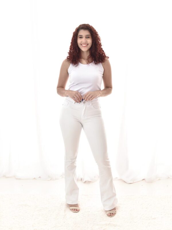 Calça Flare Feminina em Jeans Tradicional