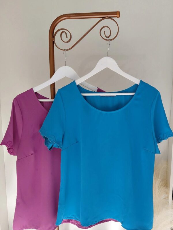 Blusa Feminina com Detalhes Bordados Plus (CR199)
