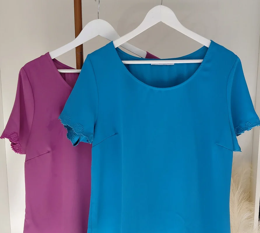 Blusa Feminina com Detalhes Bordados Plus (CR199)