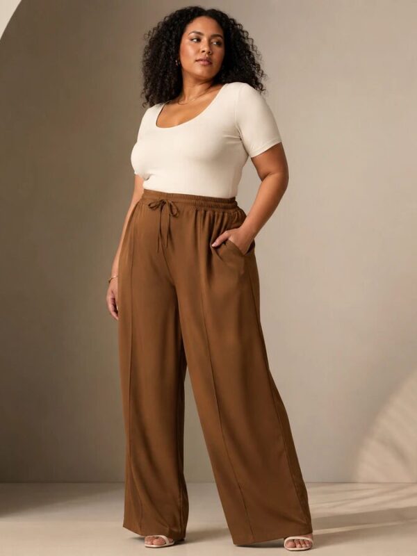 Calça Pantalona Feminina em Alfaiataria com Nervuras Plus