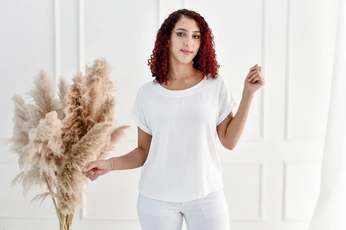 Blusa Manga Curta Feminina em Viscolinho Gola Careca e Manga Italiana
