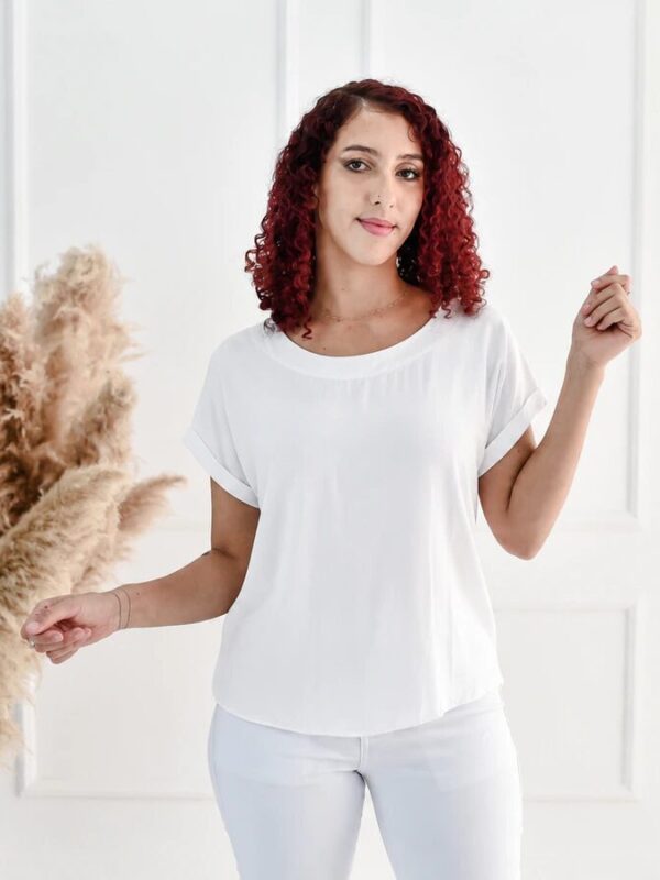 Blusa Manga Curta Feminina em Viscolinho Gola Careca e Manga Italiana
