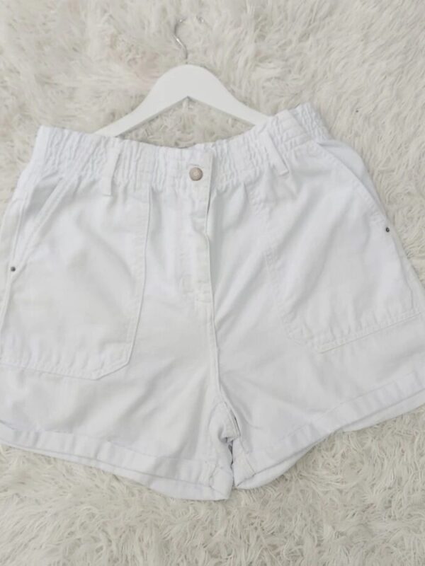 Shorts Curto Feminino em Sarja Clochard com Bolsos